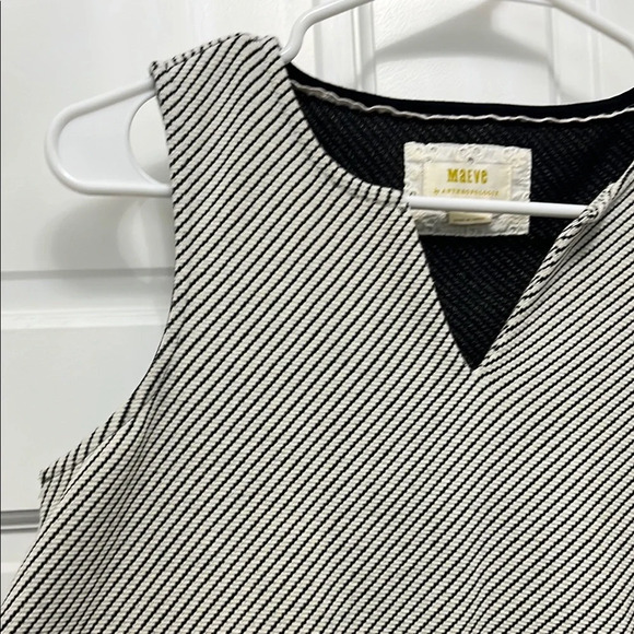 Maeve Black and White Textured Knit Sleeveless V Neck Blouse - Size Small - Picture 2 of 13